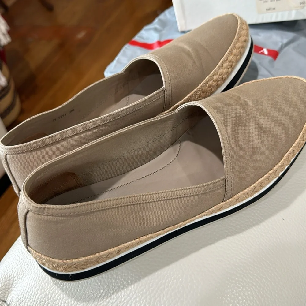 🔥 Prada shoes! Only used them once. Super clean inside and out! - Picture 6 of 16